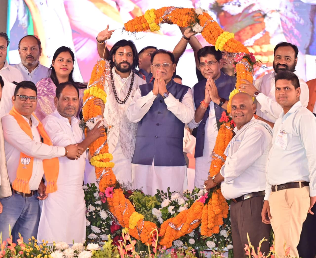 किसानों की खुशियों भरी होली के बाद अब भूमिहीन कृषि श्रमिकों की नवरात्रि भी हुई समृद्ध