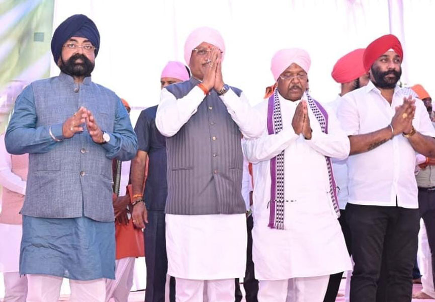 गढ़फुलझर नानकसागर में होला मोहल्ला कार्यक्रम में शामिल हुए मुख्यमंत्री विष्णु देव साय