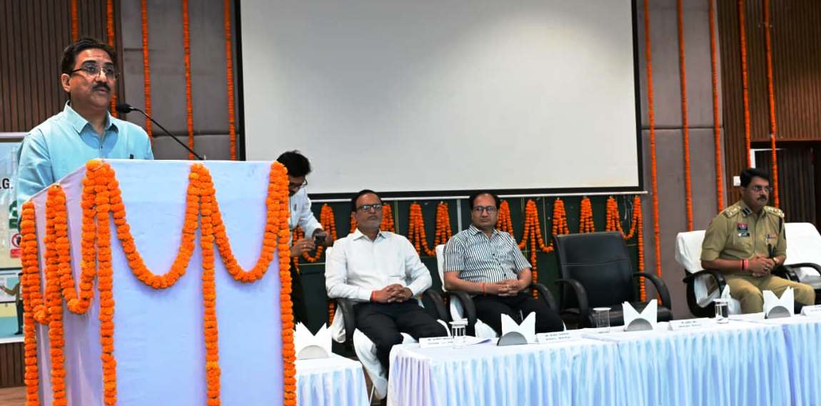 श्रमिकों की सुरक्षा सुनिश्चित करना उद्योगों की जिम्मेदारी: संभागायुक्त