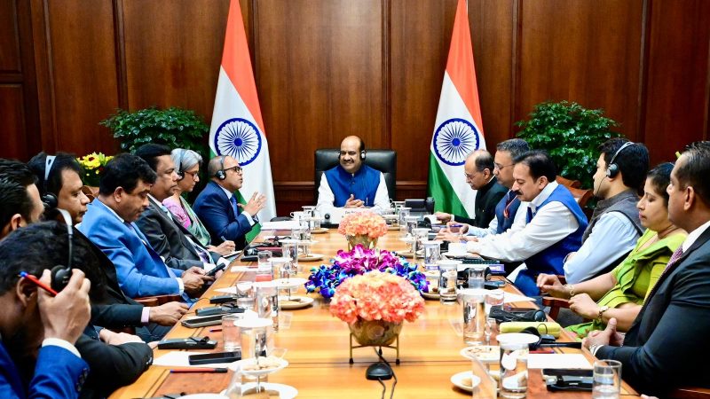 श्रीलंका के संसदीय प्रतिनिधिमंडल ने संसद भवन में लोकसभा अध्यक्ष से मुलाकात की