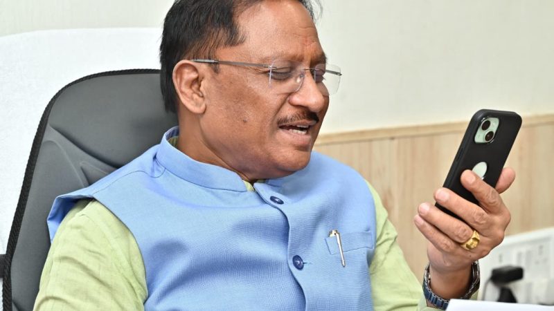 यूपीएससी सिविल सेवा परीक्षा में सफल प्रदेश के अभ्यर्थियों को मुख्यमंत्री ने वीडियो कॉल के जरिए दी बधाई