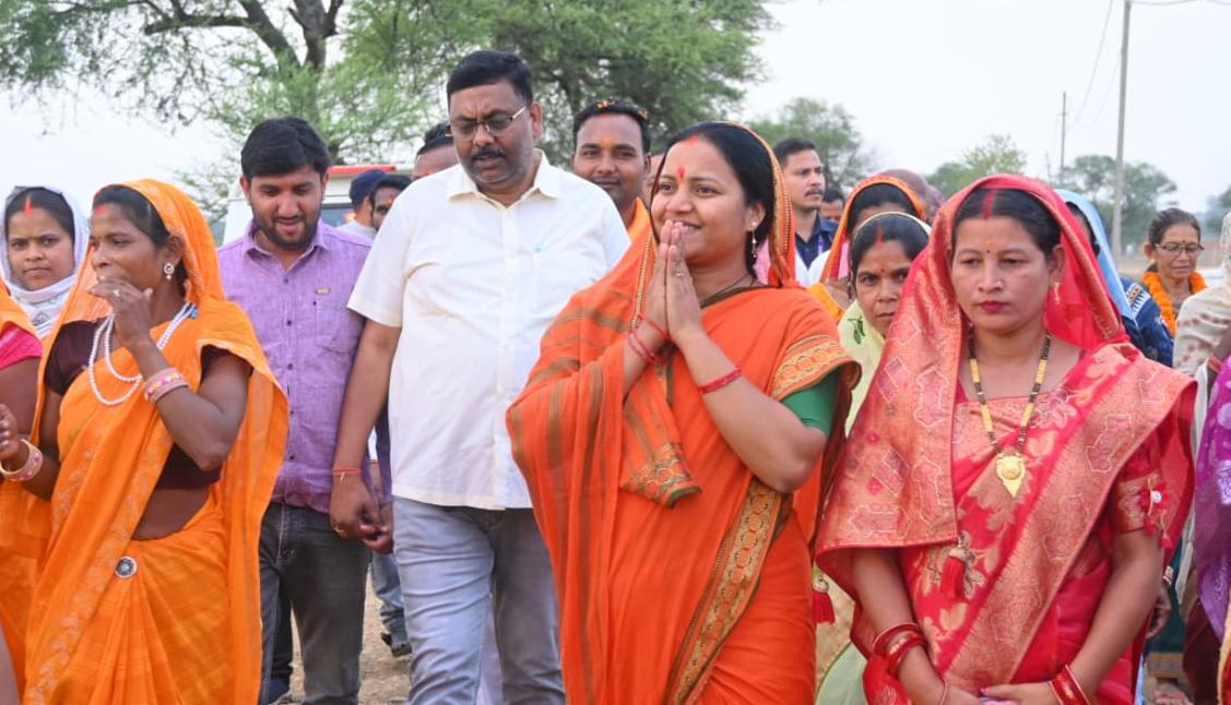 मंत्री श्रीमती लक्ष्मी राजवाड़े ने 3.80 करोड़ रूपए की सड़क निर्माण कार्य का किया शुभारंभ