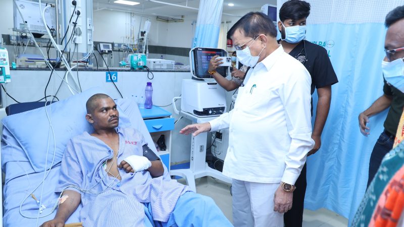 सिंघीतराई प्लांट हादसा: कैबिनेट मंत्री लखन लाल देवांगन ने घायलों का जाना हालचाल, बेहतर उपचार के दिए निर्देश