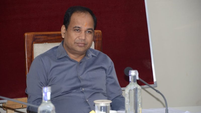 सुशासन शिविर की तैयारी निर्धारित अवधि में पूरी करें: कलेक्टर डॉ. सिंह