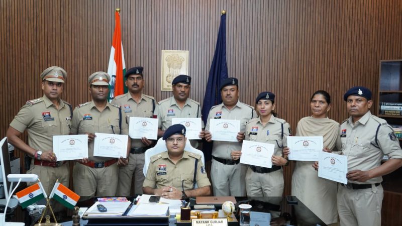 नॉर्थ जोन में उत्कृष्ट कार्य करने वाले पुलिस अधिकारी-कर्मचारी “कॉप ऑफ द मंथ” से सम्मानित