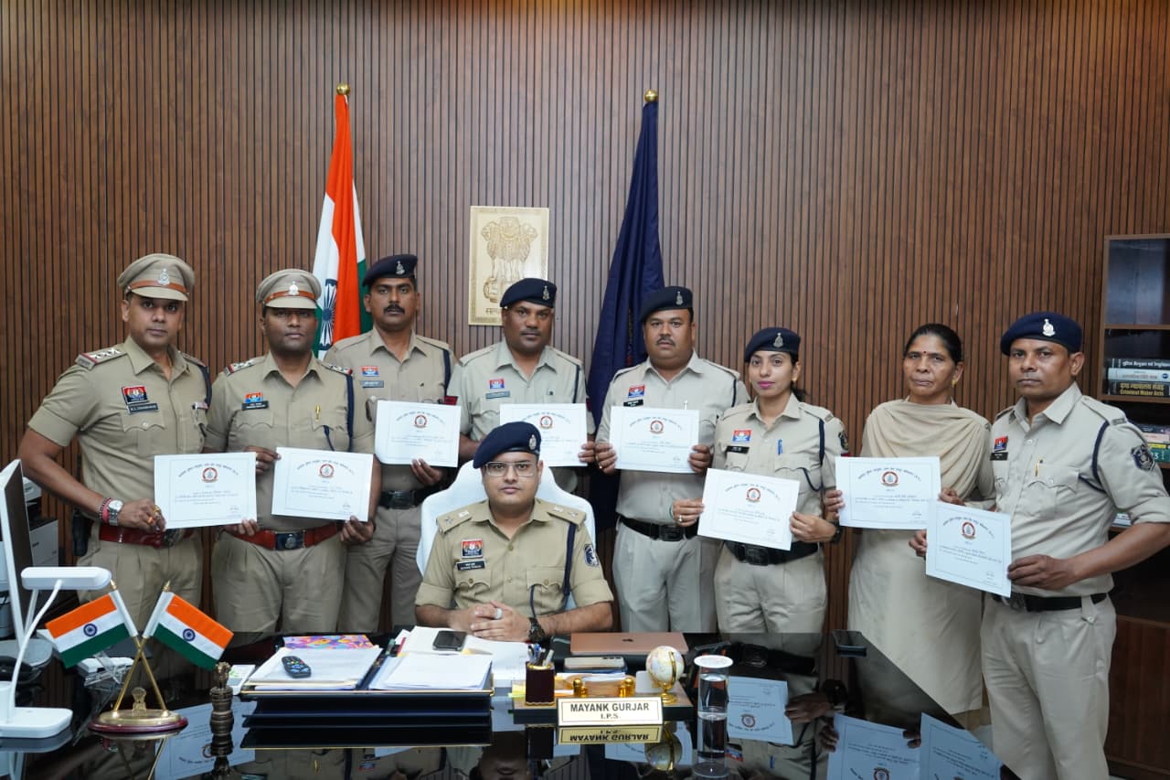 नॉर्थ जोन में उत्कृष्ट कार्य करने वाले पुलिस अधिकारी-कर्मचारी “कॉप ऑफ द मंथ” से सम्मानित