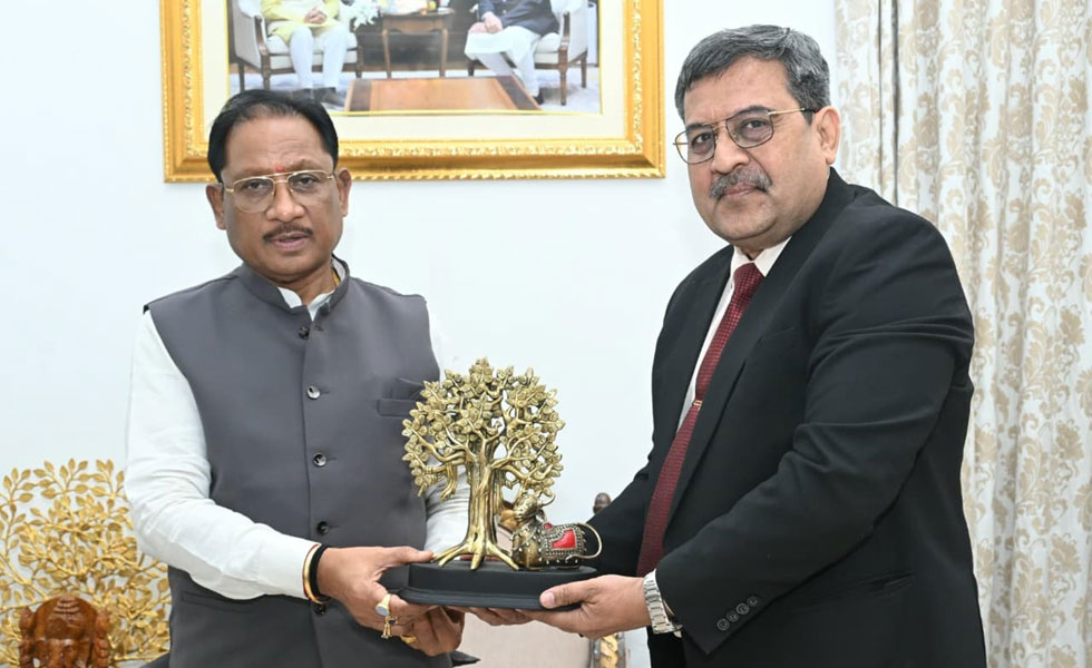 मुख्यमंत्री विष्णु देव साय से आईओसीएल के मुख्य महाप्रबंधक ने की सौजन्य मुलाकात