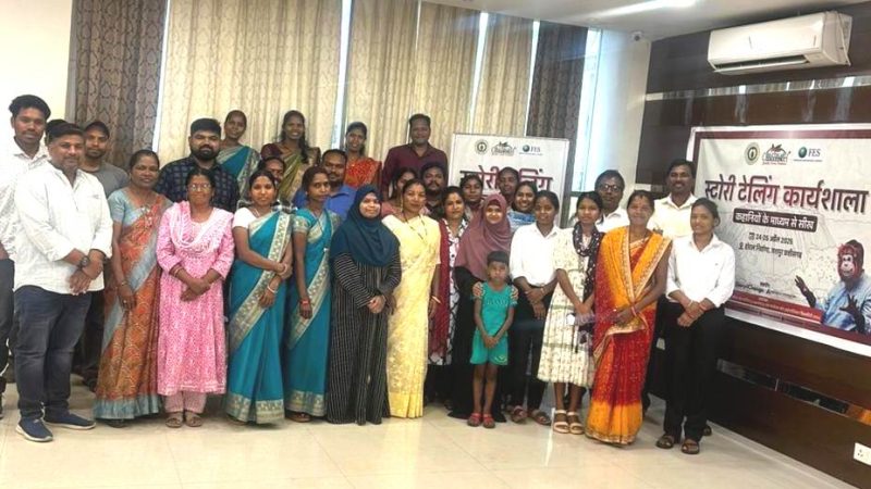 नवरस और ज्ञानेंद्रियों के माध्यम से सशक्त अभिव्यक्ति : जशपुर में महिला समूहों की स्टोरी टेलिंग कार्यशाला सफल