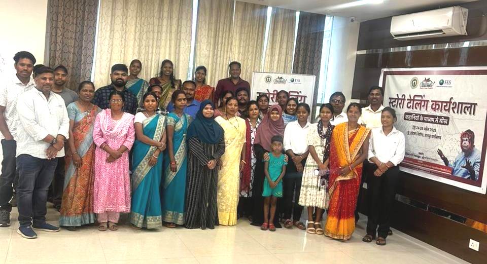 नवरस और ज्ञानेंद्रियों के माध्यम से सशक्त अभिव्यक्ति : जशपुर में महिला समूहों की स्टोरी टेलिंग कार्यशाला सफल