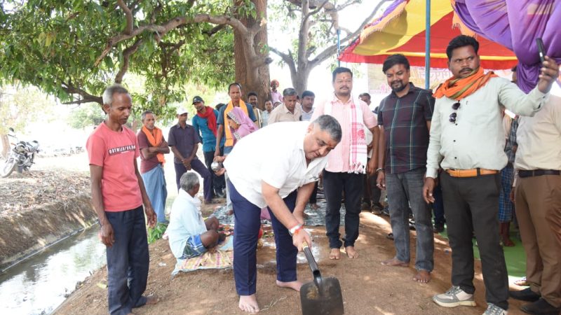 पर्यटन एवं संस्कृति मंत्री राजेश अग्रवाल ने किया 520 लाख रू. से अधिक के नहर-जलाशय जीर्णाेद्धार कार्यों का भूमिपूजन