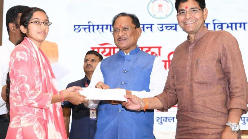 युवाओं के उज्ज्वल भविष्य के लिए सरकार पूर्णतः प्रतिबद्ध : मुख्यमंत्री विष्णु देव साय