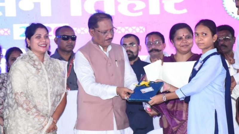 ग्रामीण अंचल की बेटी बनी प्रेरणा: मुख्यमंत्री विष्णुदेव साय ने सराहा उत्कृष्ट प्रदर्शन