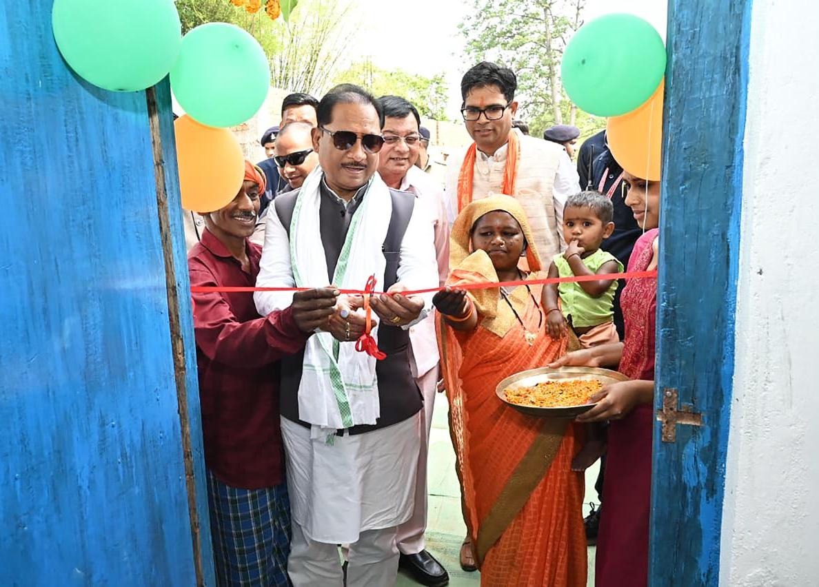 पक्के घर का सपना हुआ साकार : मुख्यमंत्री विष्णु देव साय ने लेमरू में हितग्राही धरम सिंह के नए आवास में कराया गृह प्रवेश