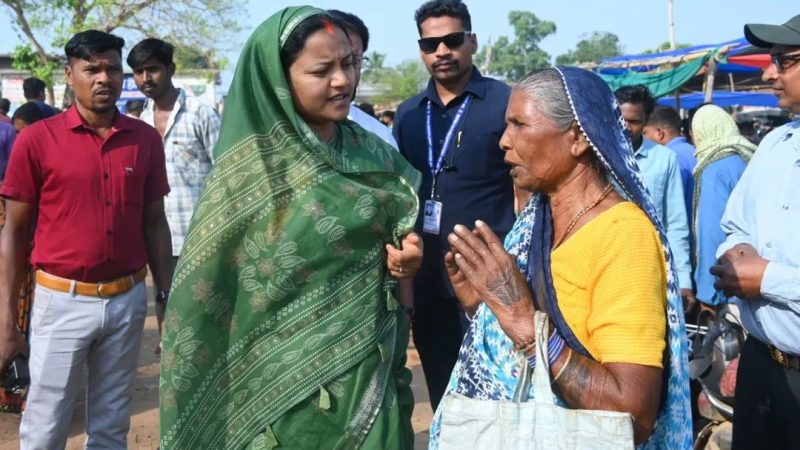 सुशासन की जमीनी तस्वीर: सिलफिली बाजार में मंत्री श्रीमती लक्ष्मी राजवाड़े का औचक भ्रमण, आमजन से सीधा संवाद