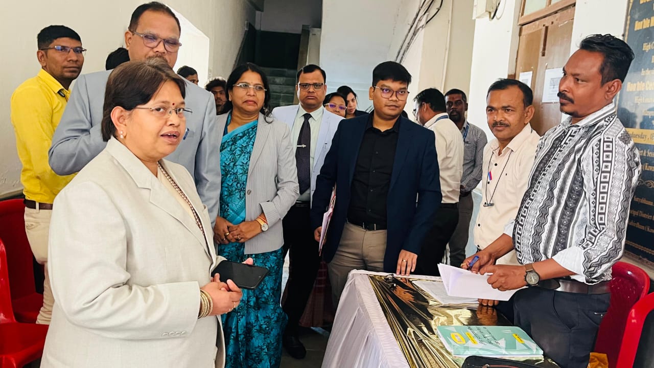 नेशनल लोक अदालत में कवर्धा में 31 हजार से अधिक प्रकरणों का हुआ निराकरण, बिछड़े परिवारों में लौटी खुशियां