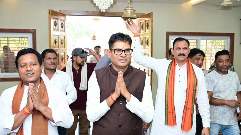 रायगढ़ के राधा कृष्ण मंदिर में वित्त मंत्री ओपी चौधरी एवं स्वास्थ्य मंत्री श्याम बिहारी जायसवाल ने की पूजा-अर्चना