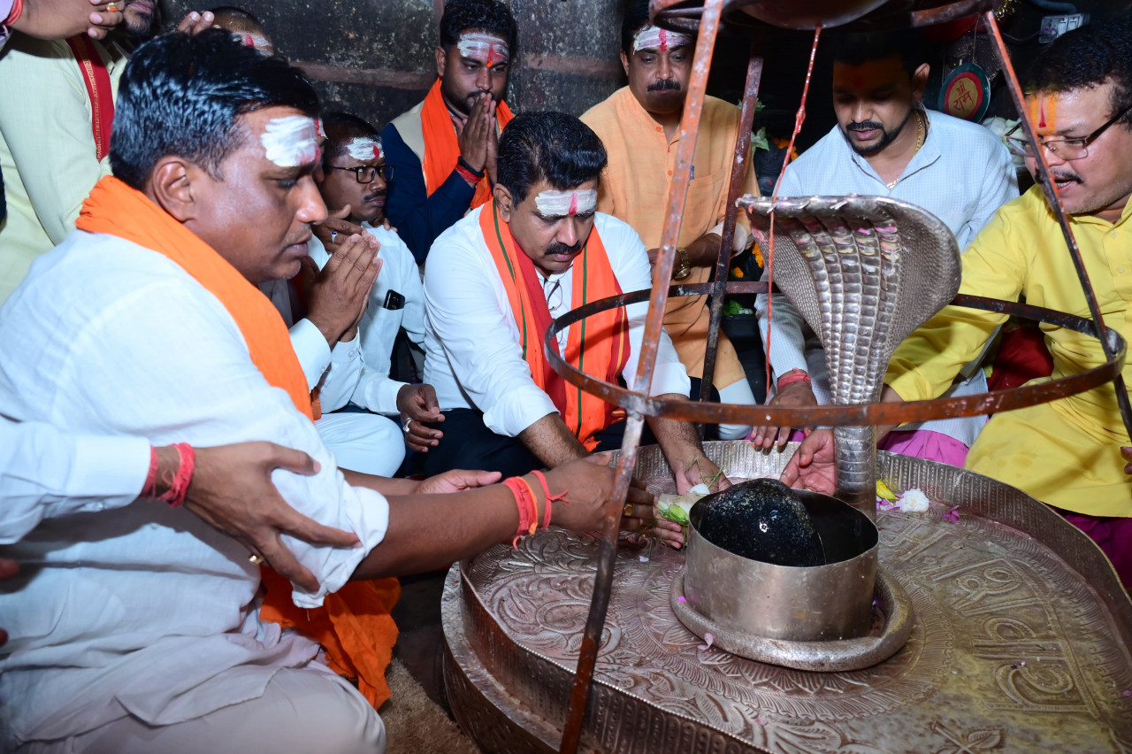 ’उप मुख्यमंत्री विजय शर्मा ने भोरमदेव मंदिर में की पूजा अर्चना’