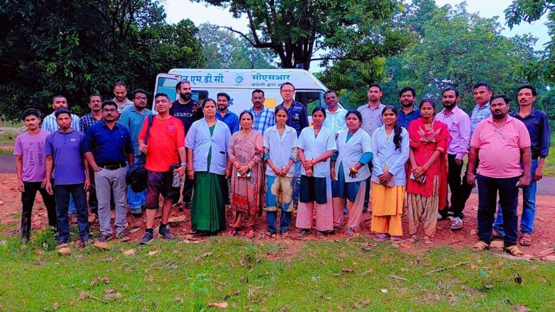 दूरस्थ वनांचल के ग्राम डोडीतुमनार में गूंजी बेहतर स्वास्थ्य सेवाओं की मिसाल