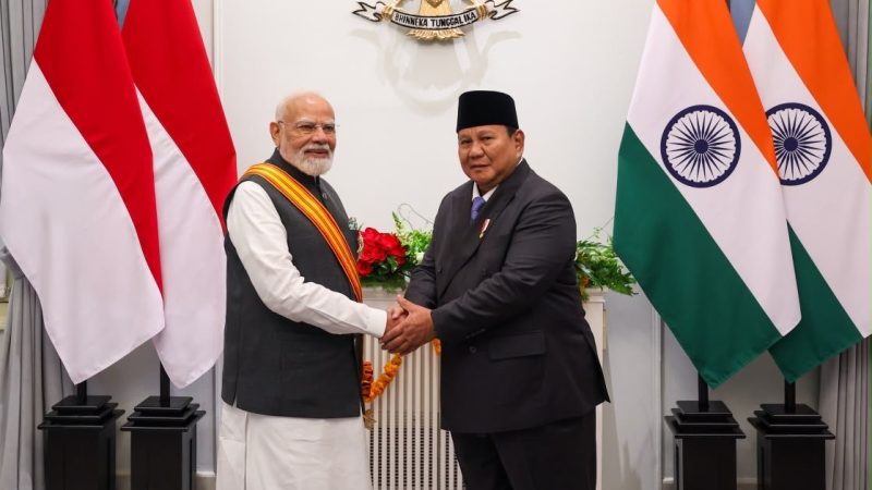 प्रधानमंत्री नरेन्द्र मोदी को इंडोनेशिया का सर्वोच्च नागरिक सम्मान बिंतांग आदिपूर्ण प्रदान किया गया