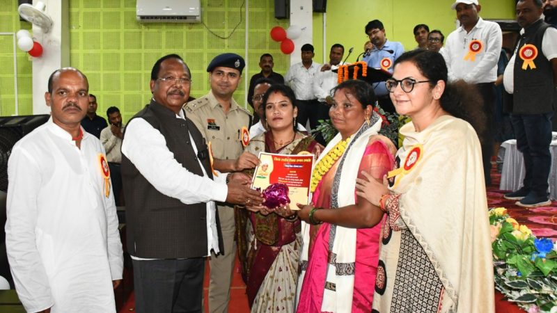 शिक्षक केवल पाठ्यक्रम पूरा कराने वाला व्यक्ति नहीं, बल्कि एक पूरी पीढ़ी के चरित्र और सोच का निर्माताः मंत्री नेताम